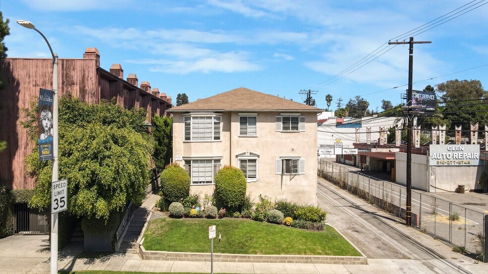 2372-2374 S Beverly Glen Blvd, Los Angeles, CA à vendre - Photo de l’immeuble – Image 2 sur 17
