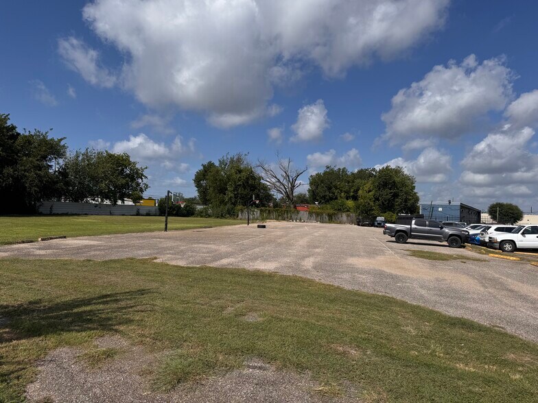 Lanwdale portefeuille de 3 biens à vendre sur LoopNet.fr - Photo de l’immeuble – Image 3 sur 21