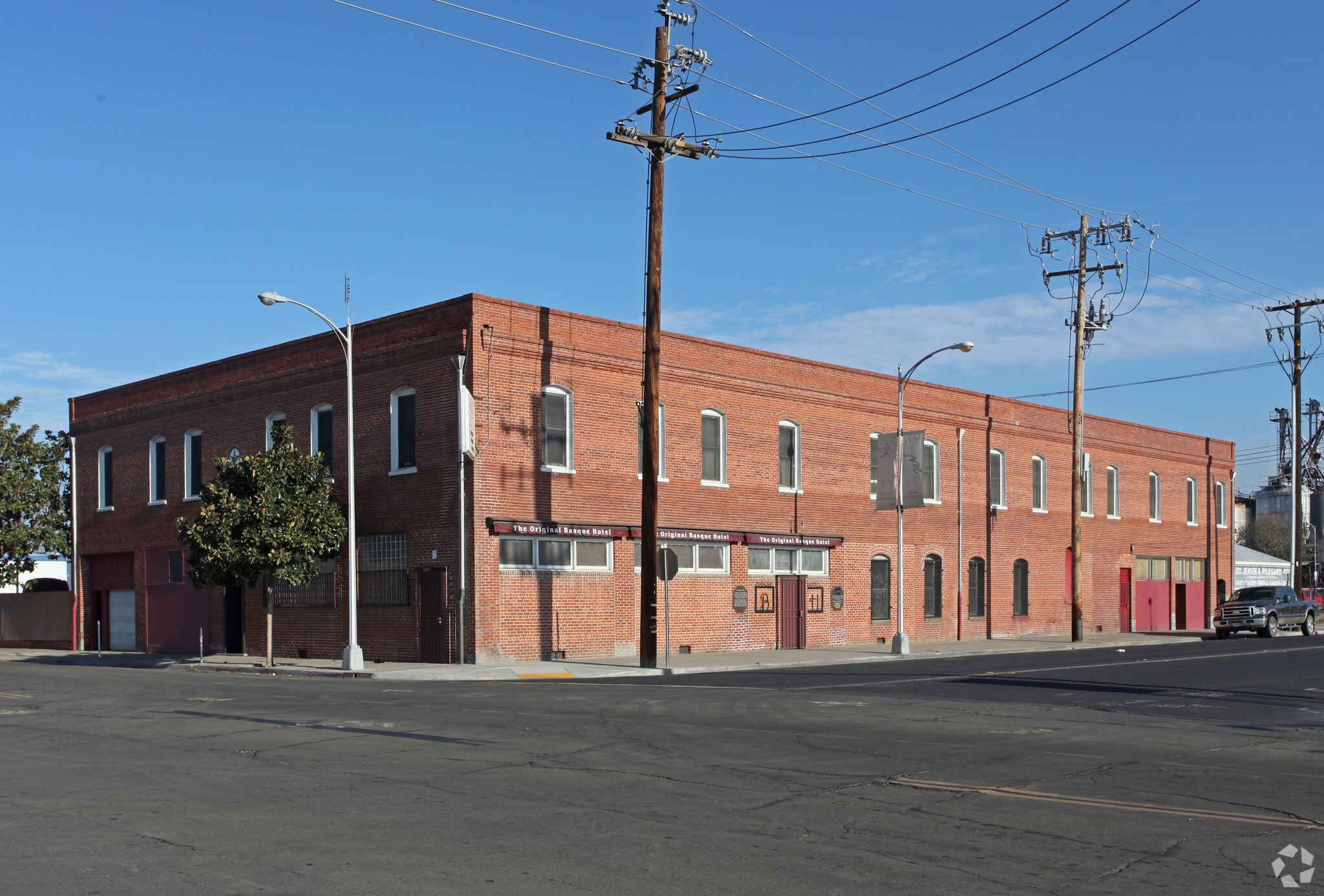 1102 F St, Fresno, CA à louer Photo principale– Image 1 sur 55
