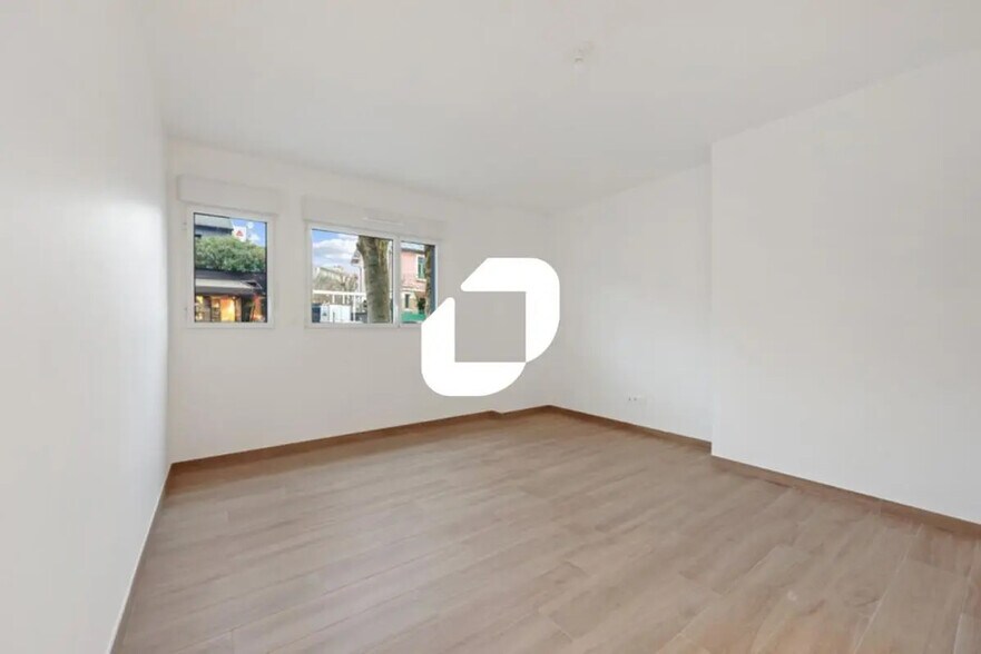 Bureau dans Saint-Maur-des-Fossés à vendre - Photo de l’immeuble – Image 2 sur 6