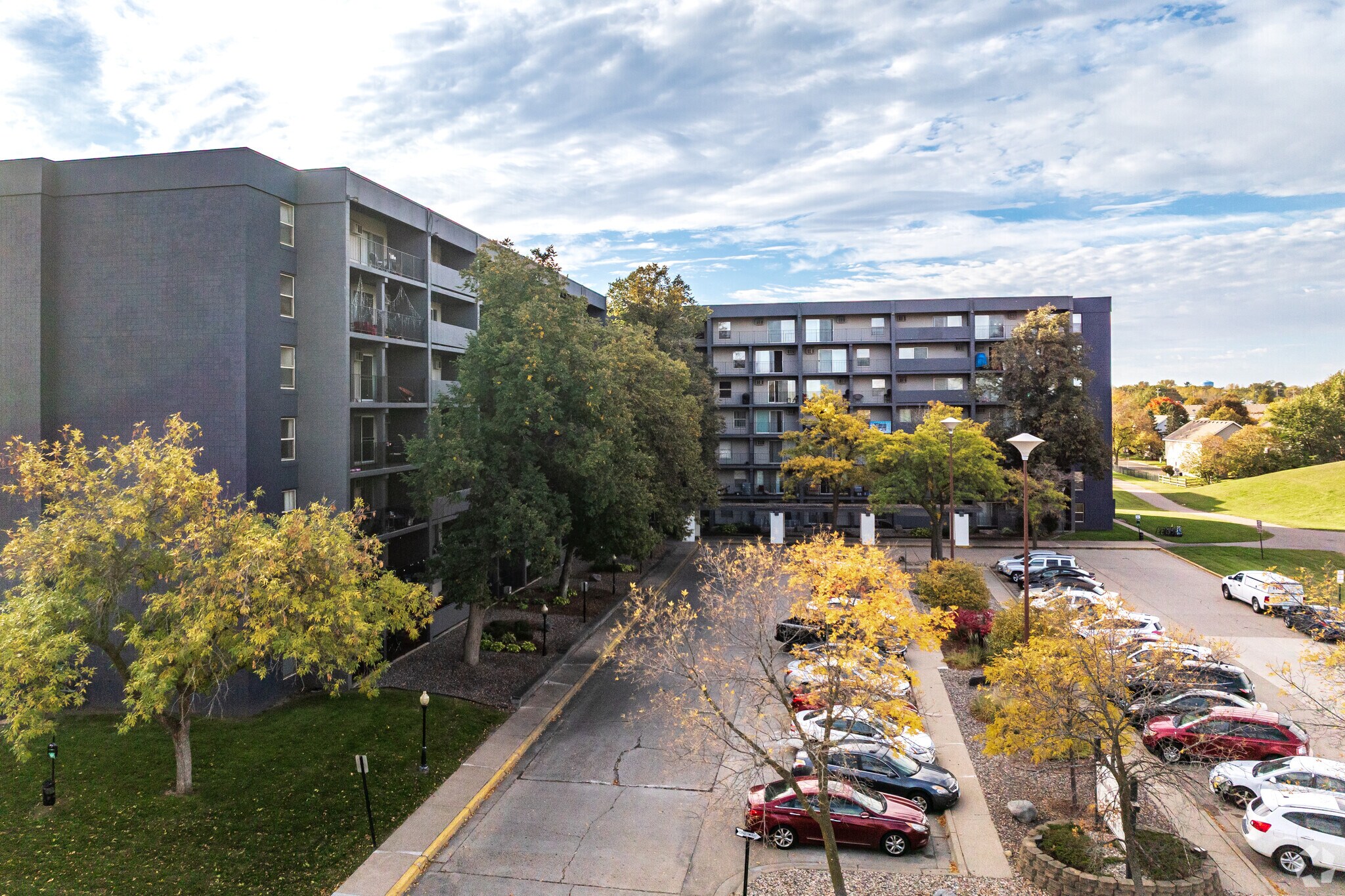 1010 Lake St NE, Hopkins, MN à vendre Photo principale– Image 1 sur 35