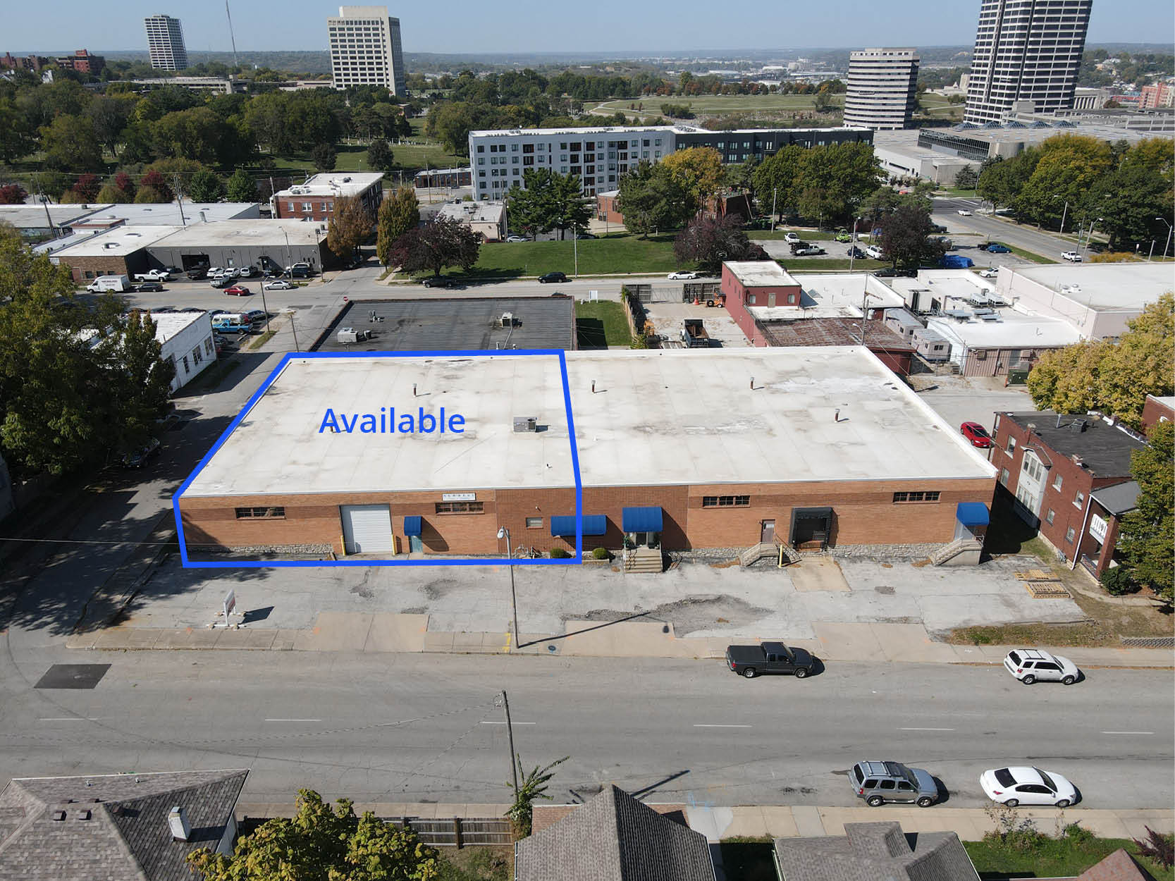 2718 Holmes St, Kansas City, MO à louer Photo de l’immeuble– Image 1 sur 7