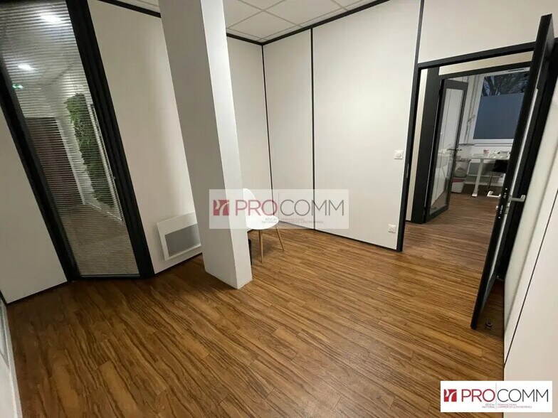 Bureau dans Chartres à vendre - Photo de l’immeuble – Image 3 sur 11