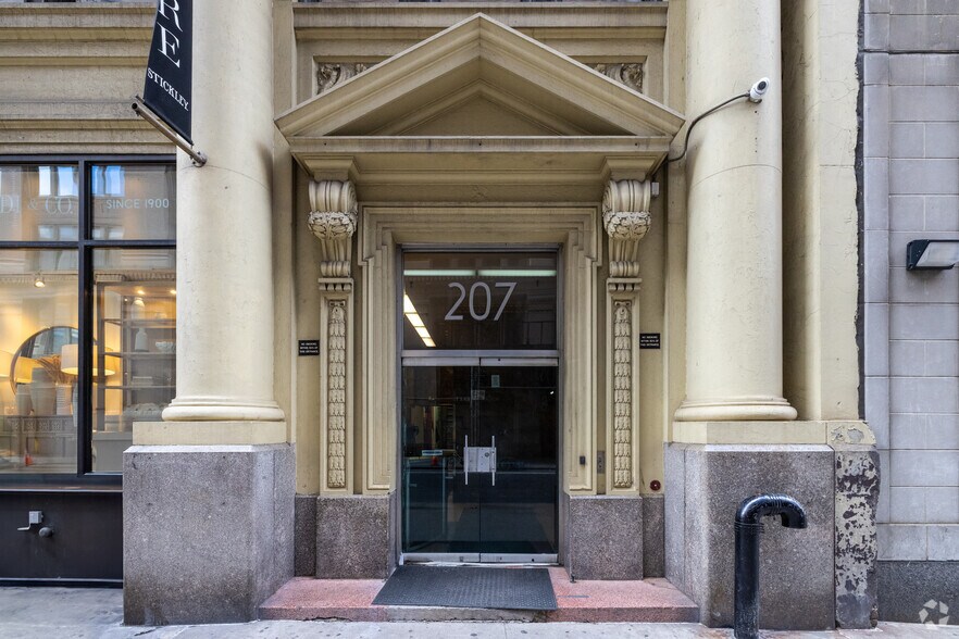 207-217 W 25th St, New York, NY à louer - Photo de l’immeuble – Image 3 sur 7