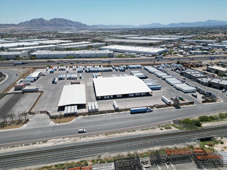 4220 Donovan Way, North Las Vegas, NV à louer - Photo principale – Image 1 sur 2