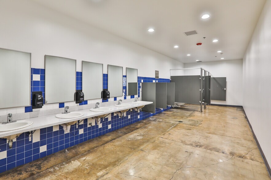 4343 W Commerce St, San Antonio, TX à vendre - Photo intérieure – Image 3 sur 23