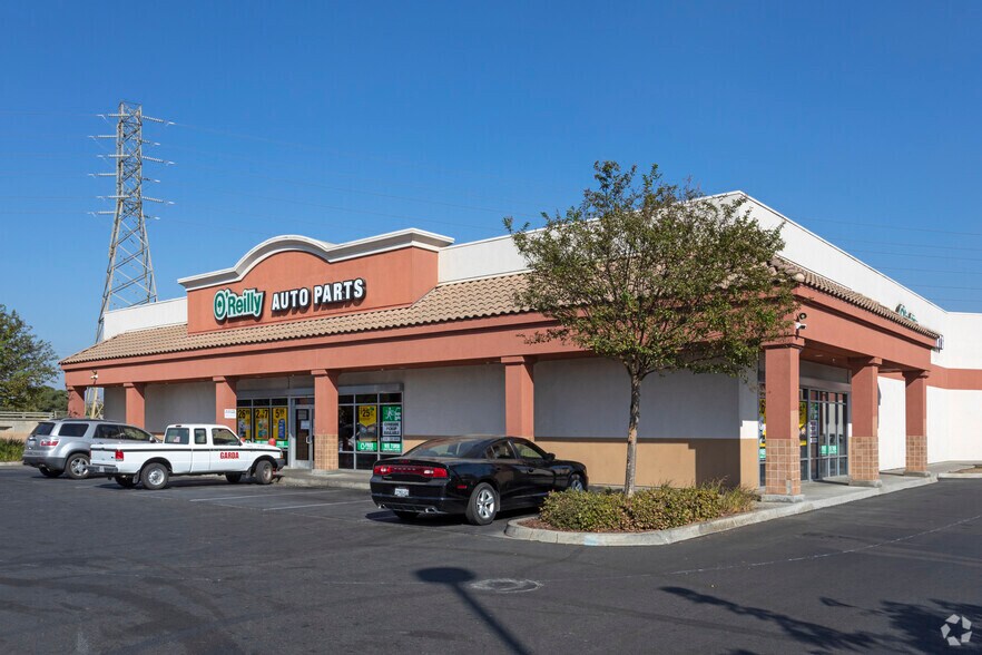 4190 N West Ave, Fresno, CA à louer - Photo de l’immeuble – Image 2 sur 10