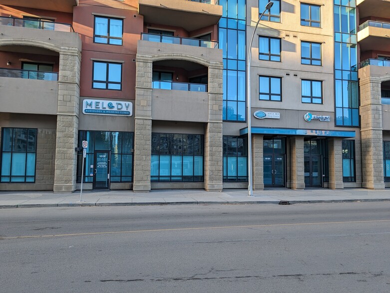 10142 111 St NW, Edmonton, AB à vendre - Photo de l’immeuble – Image 2 sur 8