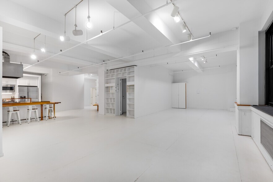 335 W 38th St, New York, NY à vendre - Photo de l’immeuble – Image 3 sur 19