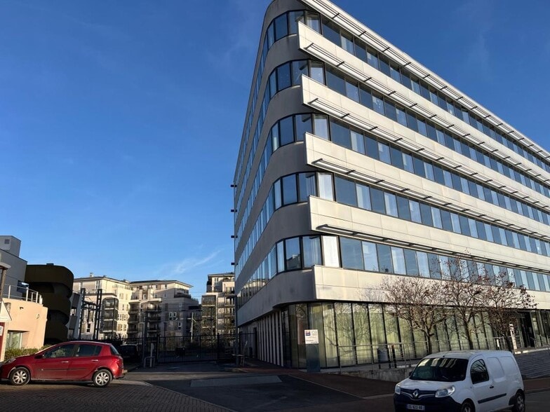 1 Rue Raoul Dautry, Ermont à louer - Photo de l’immeuble – Image 2 sur 19
