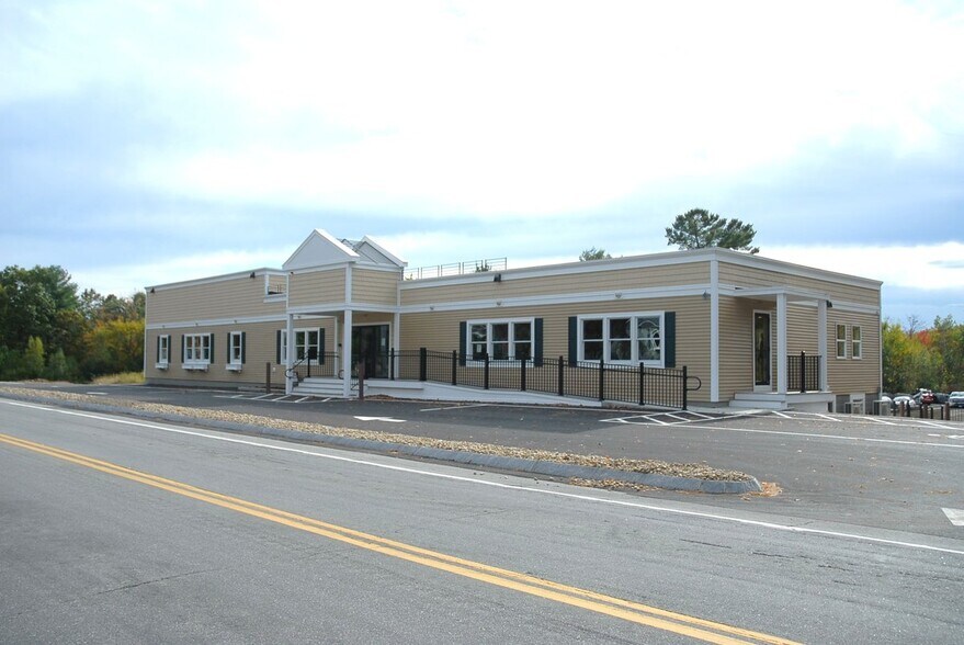 126 Route 27, Raymond, NH à louer - Photo de l’immeuble – Image 1 sur 5