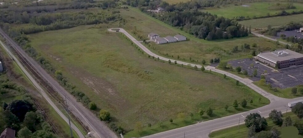 Donges Bay Rd & Baldev Ct, Mequon, WI à vendre - Photo de l’immeuble – Image 1 sur 2