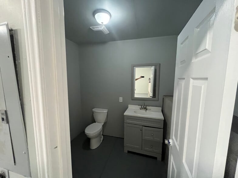 22108 Hwy 71 W, Spicewood, TX à louer - Photo de l’immeuble – Image 2 sur 19