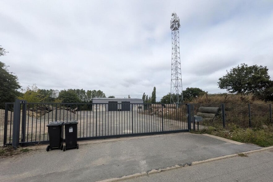 Local d’activités dans Surzur à louer - Photo de l’immeuble – Image 2 sur 7