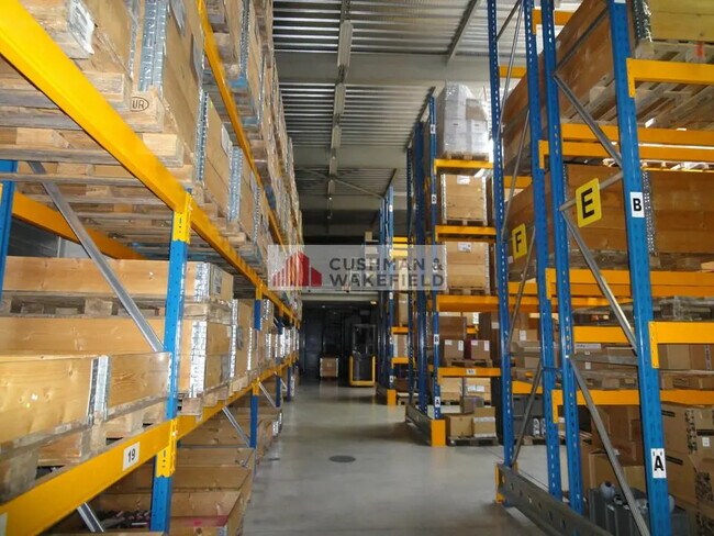 Plus de détails pour Local d'activités à louer