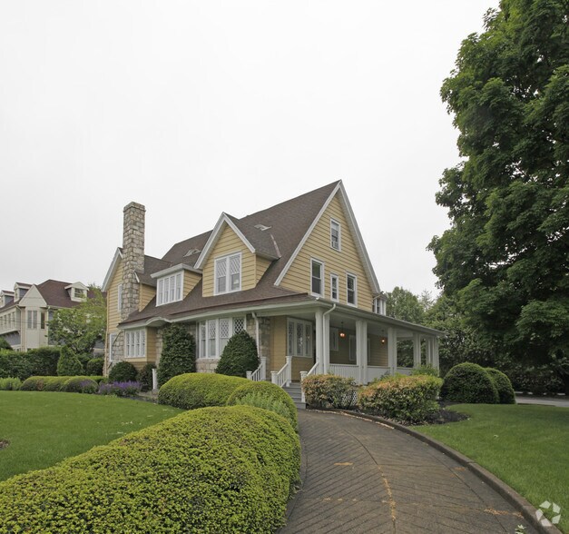 2 White Horse Pike, Haddon Heights, NJ à louer - Photo principale – Image 1 sur 8