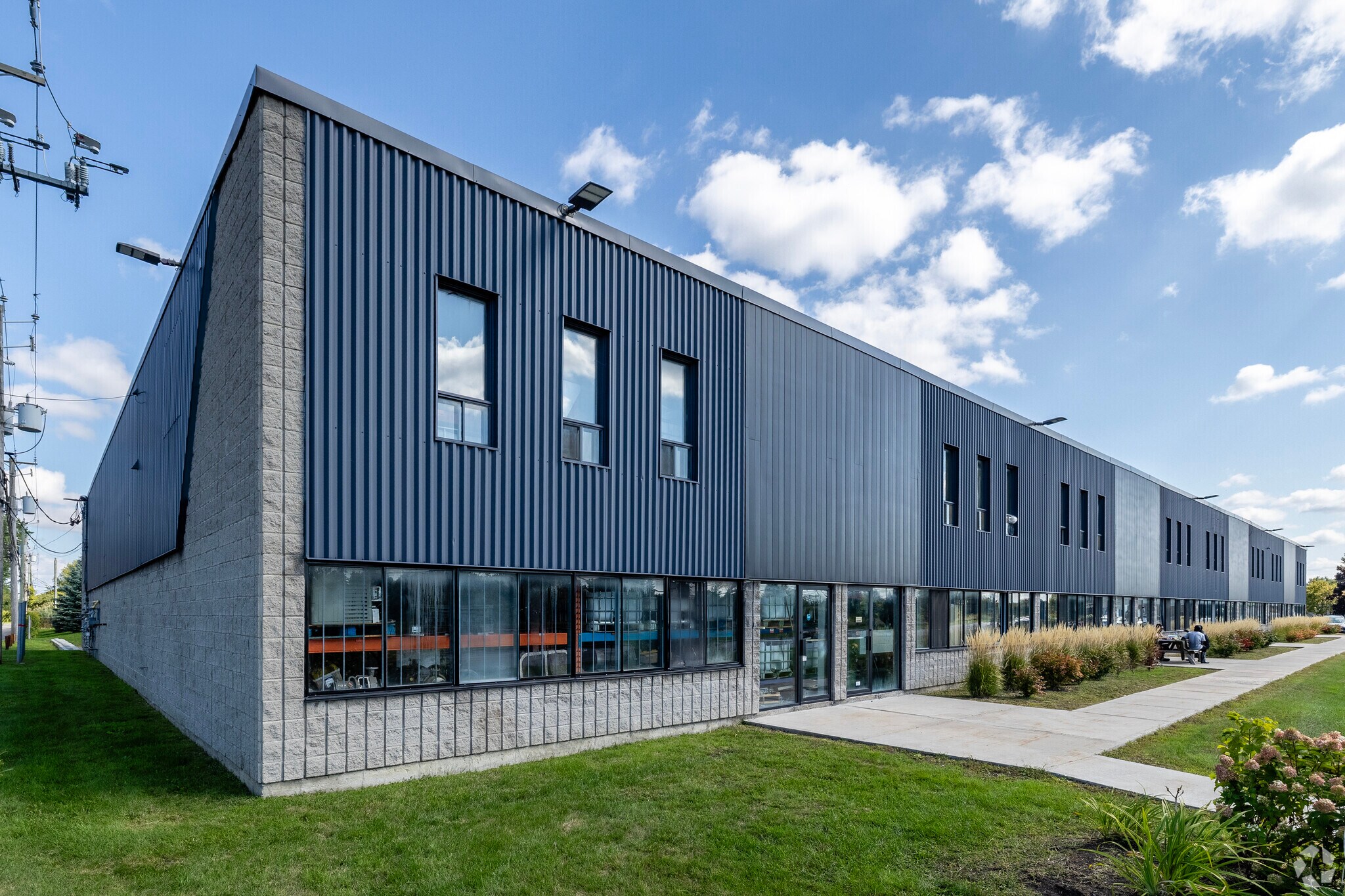 4800 Boul Kimber, Longueuil, QC à louer Photo principale– Image 1 sur 20