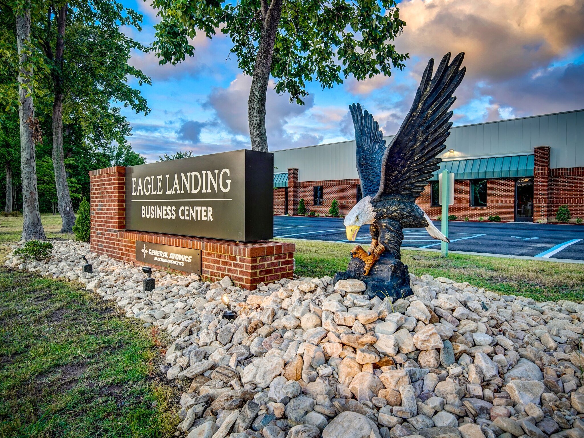 104 Research Dr, Hampton, VA à louer Photo principale– Image 1 sur 4