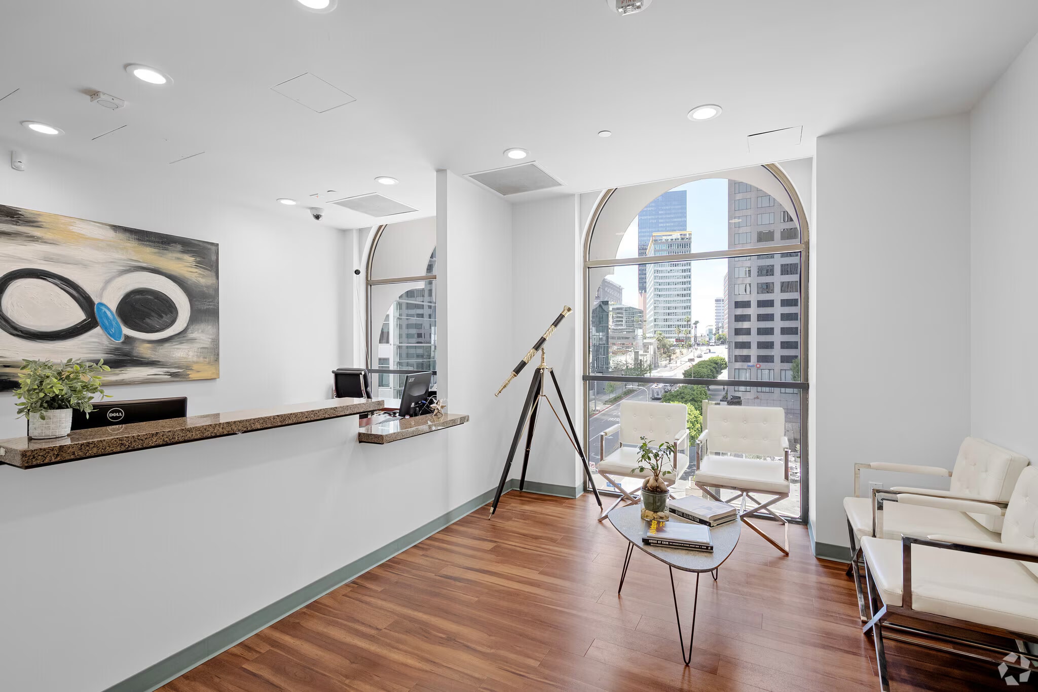 835 Wilshire Blvd, Los Angeles, CA à louer Photo intérieure– Image 1 sur 4