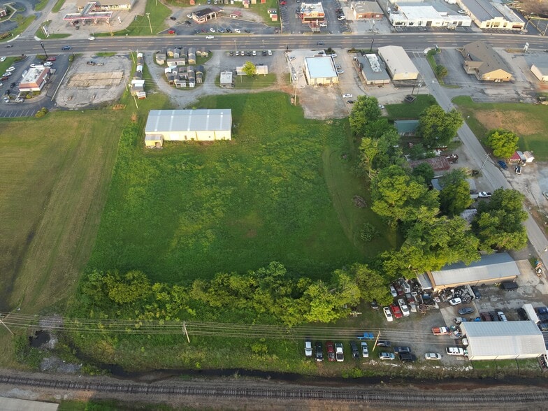 1117 N Locust Ave, Lawrenceburg, TN à vendre - Photo de l’immeuble – Image 3 sur 7