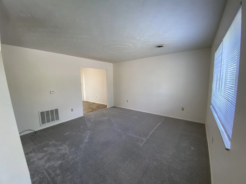 5031 W Pea Ridge Rd, Huntington, WV à vendre - Photo intérieure – Image 2 sur 27