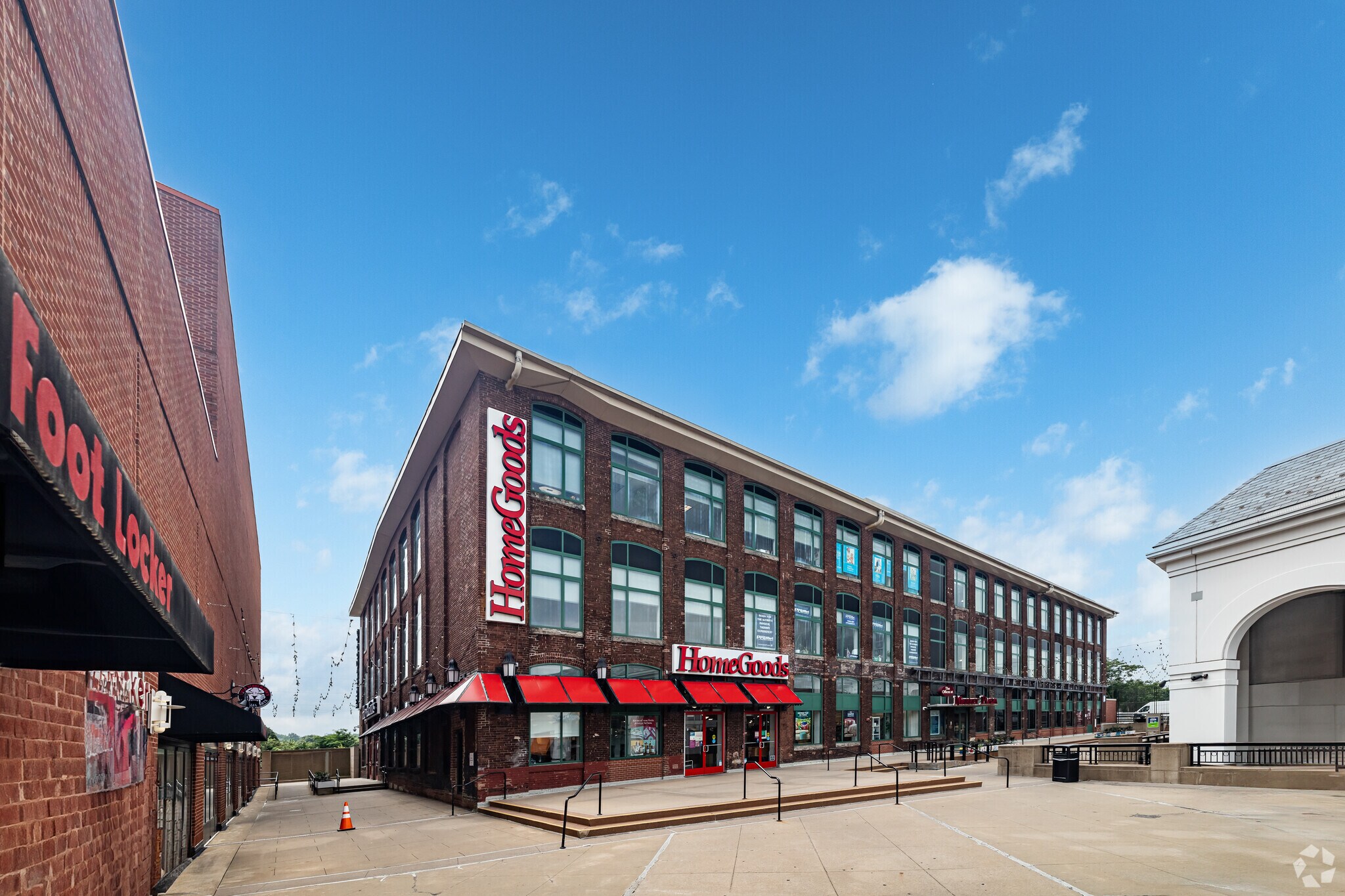 8000 Cooper Ave, Glendale, NY à louer Photo principale– Image 1 sur 6