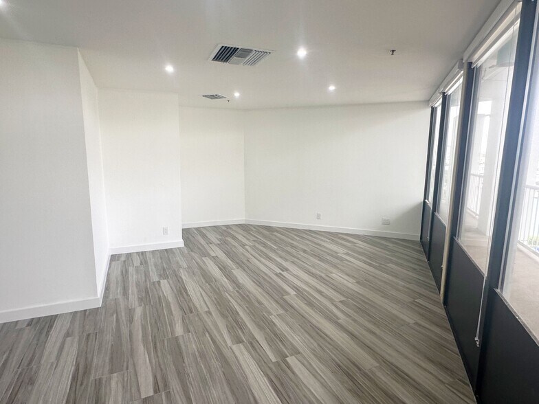 300 Alton Rd, Miami Beach, FL à louer - Photo intérieure – Image 1 sur 29