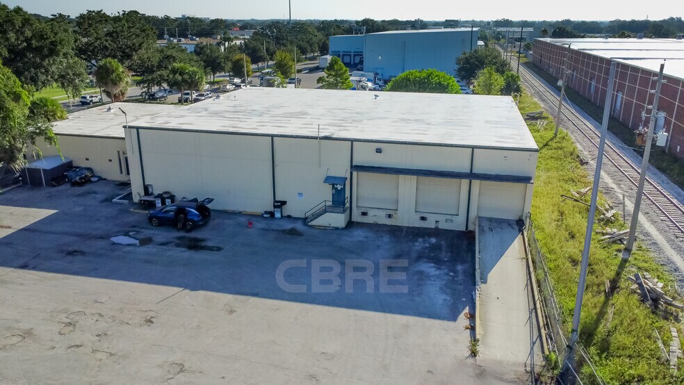 2100 Premier Row, Orlando, FL à louer - Photo de l’immeuble – Image 3 sur 11