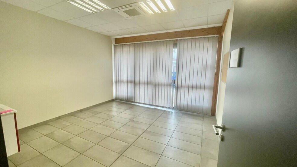 Bureau dans Montrevel-en-Bresse à vendre - Photo intérieure – Image 3 sur 9