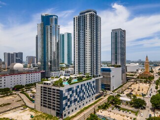 Plus de détails pour 698 NE 1st Ave, Miami, FL - Bureau/Local commercial, Local commercial à louer