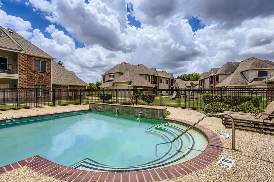 12380 Wood Bayou Dr, Houston, TX à vendre - Photo de l’immeuble – Image 2 sur 28
