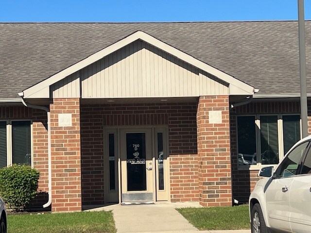 760 McArdle Dr, Crystal Lake, IL à louer - Photo de l’immeuble – Image 2 sur 5