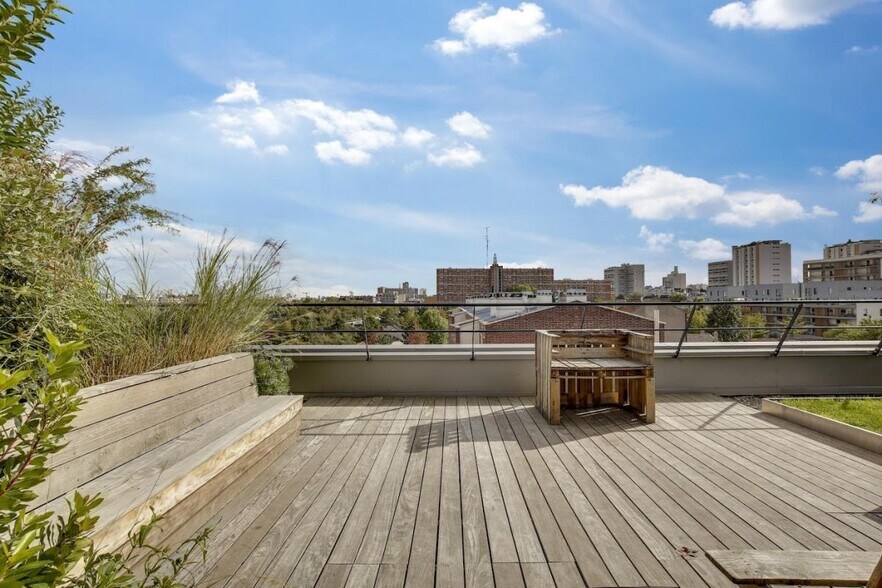 Local d’activités dans Ivry-sur-Seine à louer - Photo de l’immeuble – Image 3 sur 31