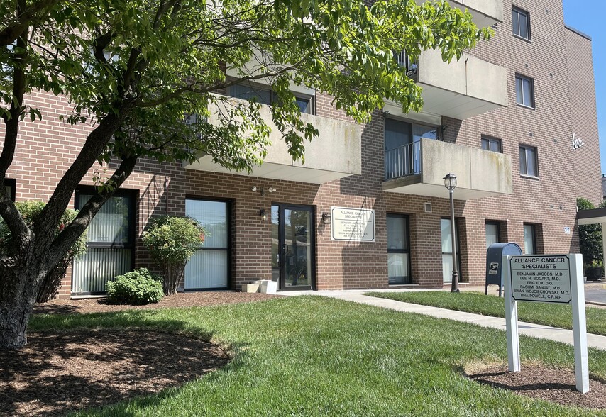 33 W Chester Pike, Ridley Park, PA à vendre - Photo de l’immeuble – Image 1 sur 7
