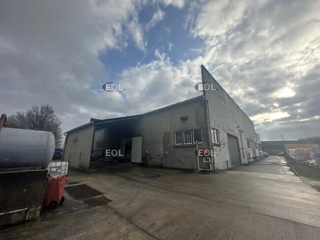 Plus de détails pour Local d’activités à vendre