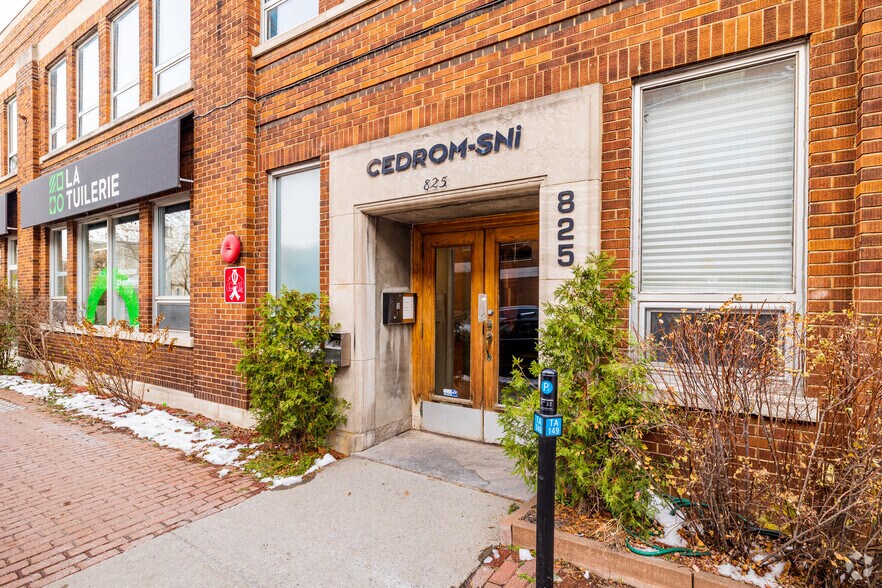 815-825 Av Querbes, Outremont, QC à louer - Photo de l’immeuble – Image 3 sur 7