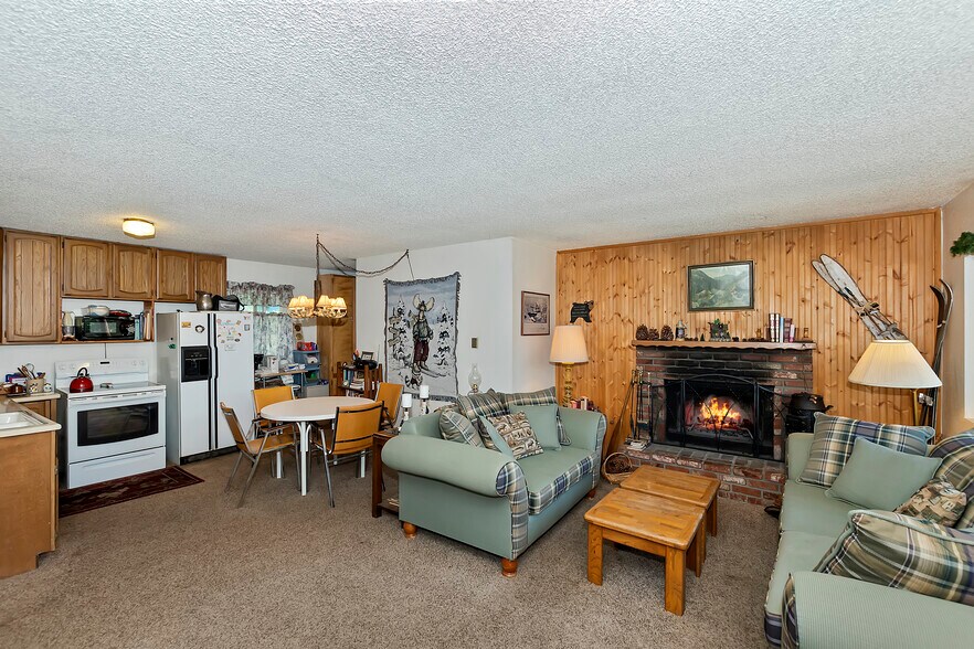 432 Big Bear Blvd, Big Bear City, CA à vendre - Photo de l’immeuble – Image 3 sur 13