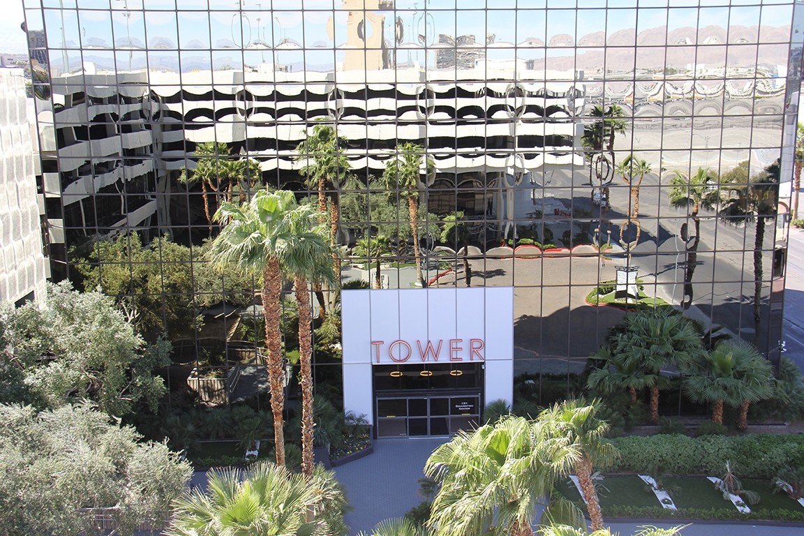 101 Convention Center Dr, Las Vegas, NV à louer Photo de l’immeuble– Image 1 sur 12