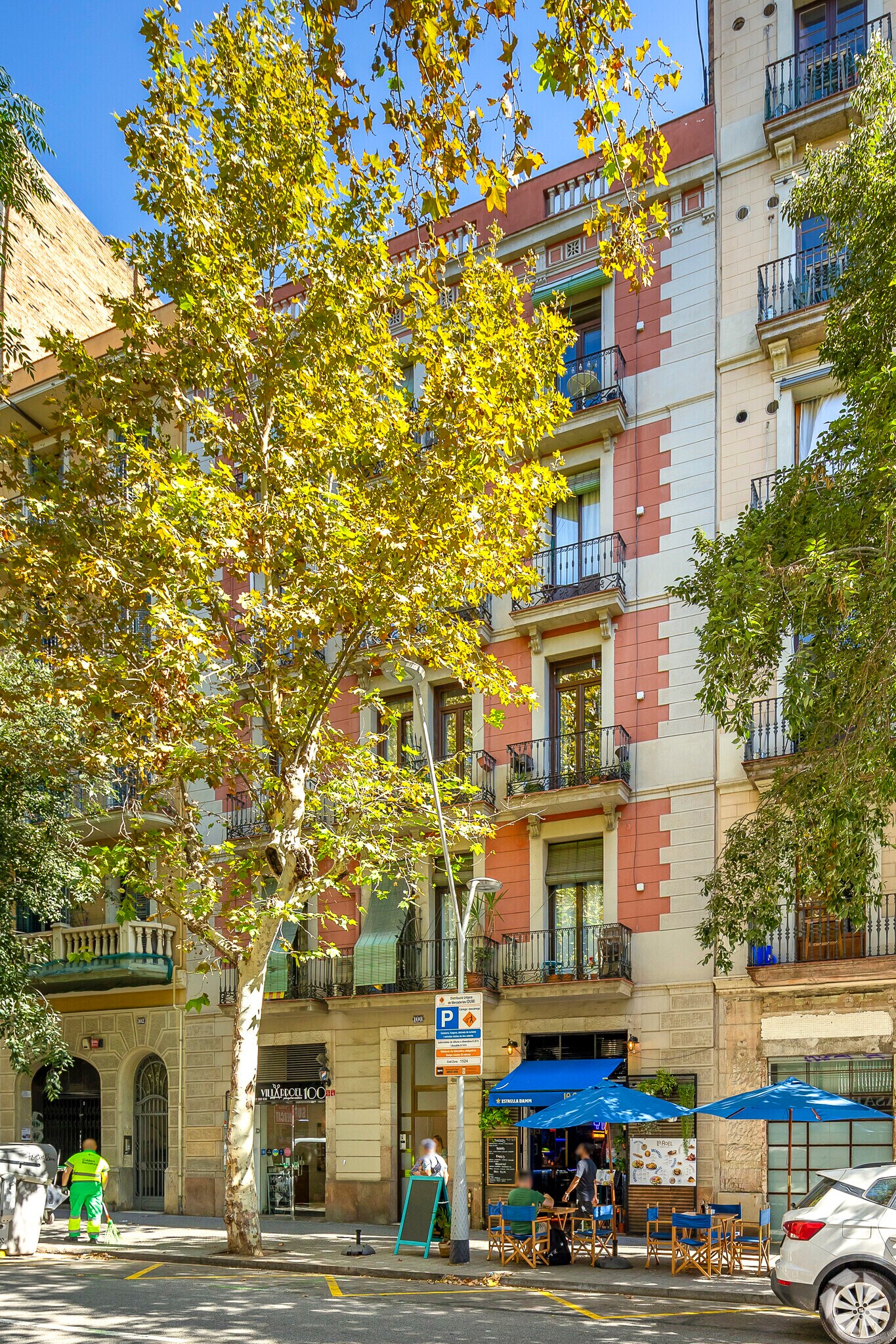 Immeuble residentiel dans Barcelone, Barcelona à vendre Photo principale– Image 1 sur 2