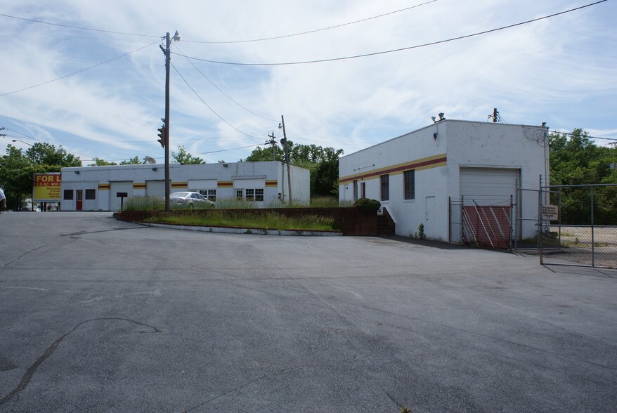 2245 Crain Hwy, Waldorf, MD à vendre - Photo principale – Image 1 sur 5