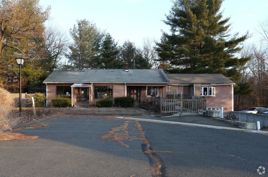 1273 Queen St, Southington, CT à vendre - Photo de l’immeuble – Image 2 sur 2