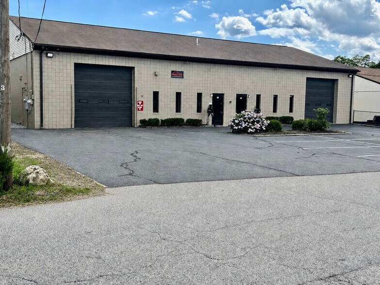 58 Kent Ave, Warwick, RI à vendre - Photo de l’immeuble – Image 1 sur 1