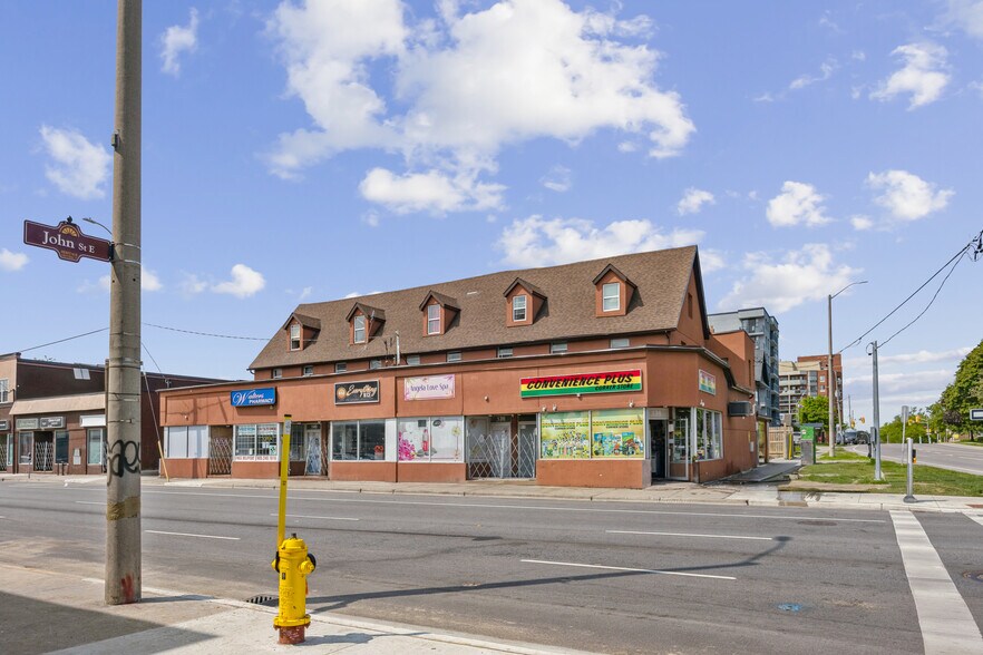 134-142 Simcoe St S, Oshawa, ON à louer - Photo de l’immeuble – Image 2 sur 3
