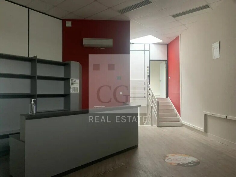 Local d'activités dans Bron à vendre - Photo intérieure – Image 2 sur 8