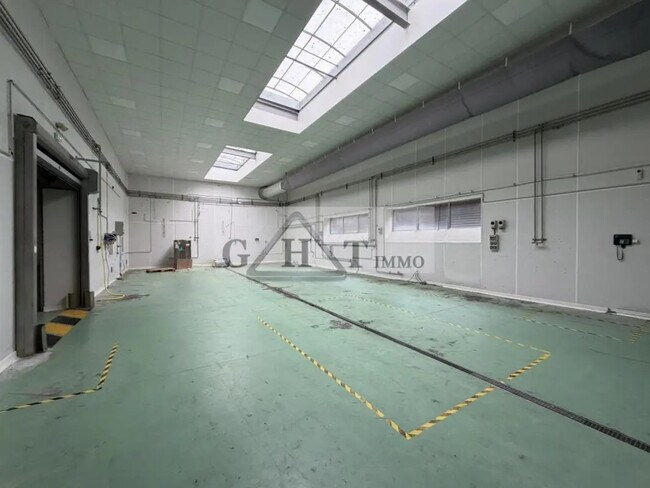 Plus de détails pour Industriel/Logistique à louer
