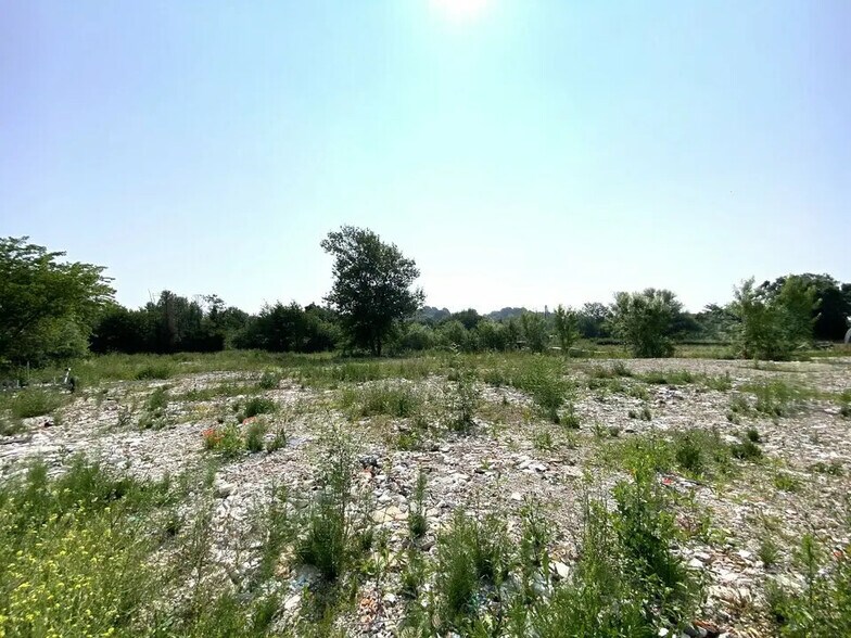 Terrain dans La Roquette-sur-Siagne à louer - Photo de l’immeuble – Image 2 sur 3