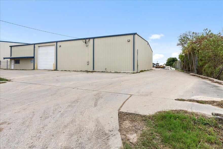 820 Mcbride Ln, Corpus Christi, TX à louer - Photo de l’immeuble – Image 2 sur 18