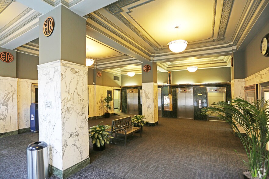 501-505 5th Ave, Des Moines, IA à louer - Hall d’entrée – Image 2 sur 13