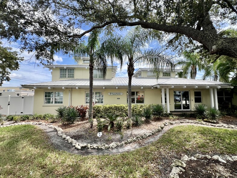 525 8th St W, Bradenton, FL à vendre - Photo principale – Image 1 sur 98