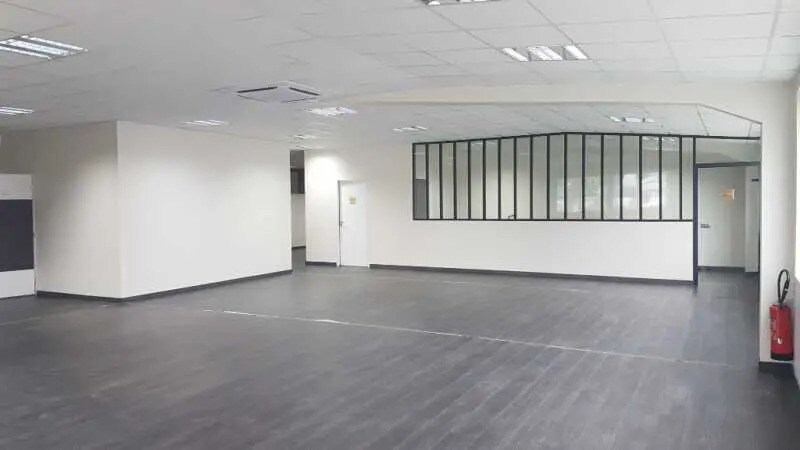 Local d’activités dans Le Haillan à louer - Photo intérieure – Image 1 sur 5